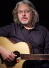 Gitarre spielen bedeutet Freiheit. Die Freiheit jede Stimmung ausdrücken und an jedem Ort musizieren zu können.